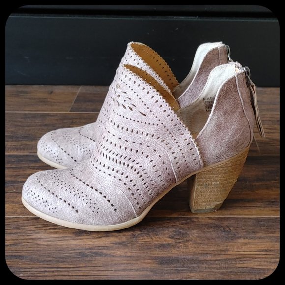 NOT RATED FOOTWEAR || Ankle Boot (SIZE 6.5) - Picture 2 of 7